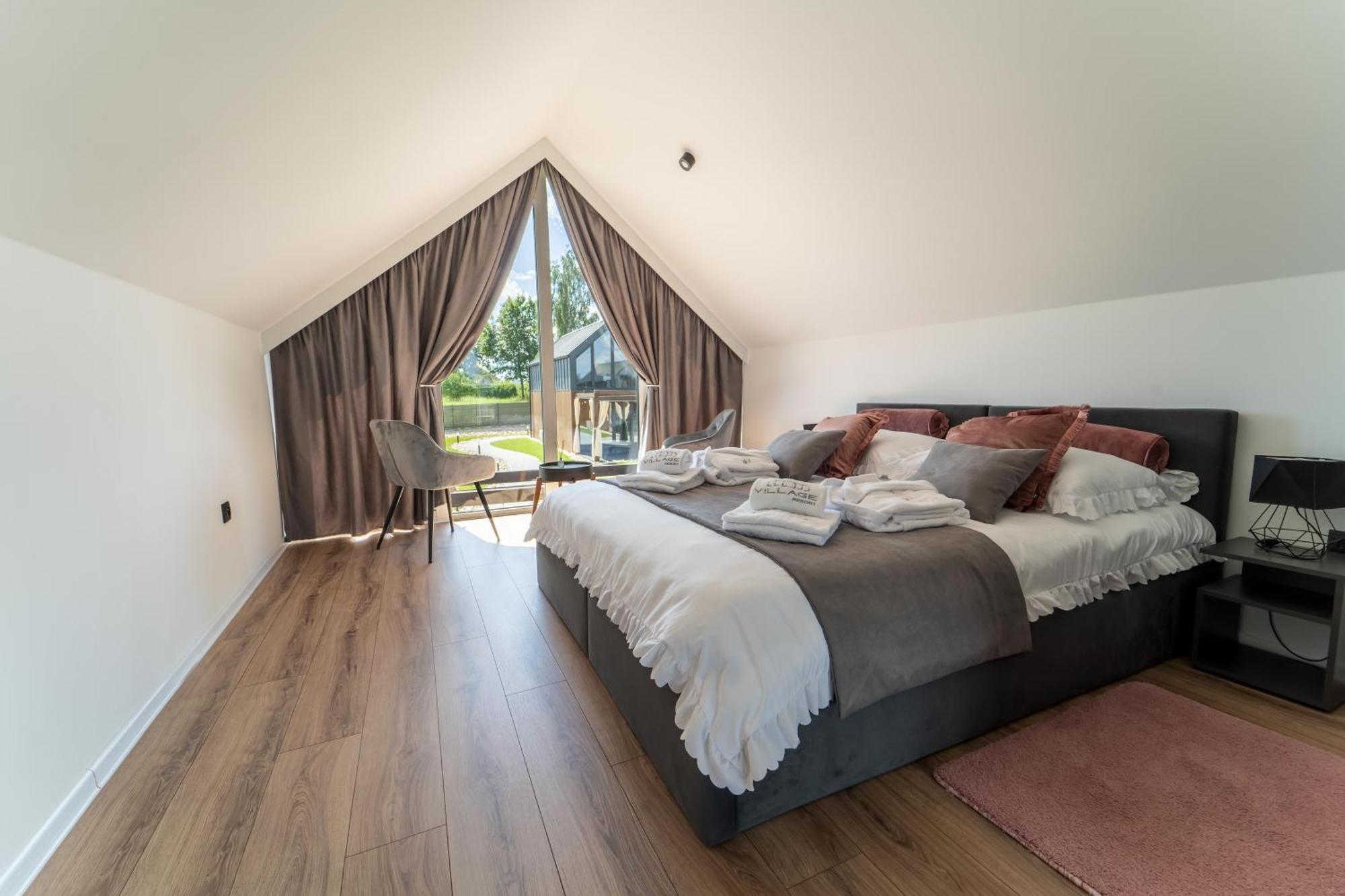 Village Resort Sauna & Jacuzzi & Netflix Tworkowa Phòng bức ảnh