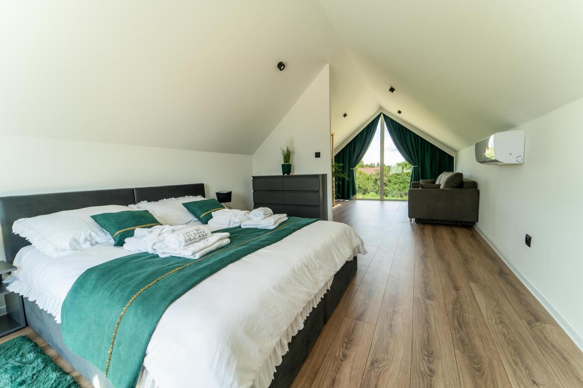 Village Resort Sauna & Jacuzzi & Netflix Tworkowa Phòng bức ảnh
